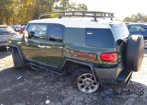 2011 Toyota Fj Cruiser z USA, uszkodzony, nr VIN JTEBU4BF3BK113546